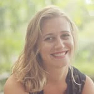 Elise Loureiro, rédactrice web et animatrice d'ateliers d'écriture